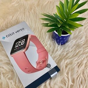 Fitbit Versa, Rose Gold Case, Peach Band